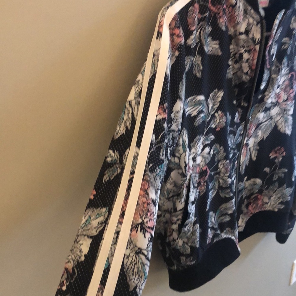 Cute small floral/polka dot bomber jacket - Picture 3 of 4